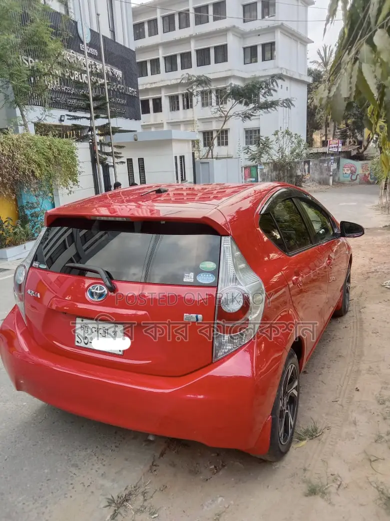 Toyota Aqua hybrid 2013