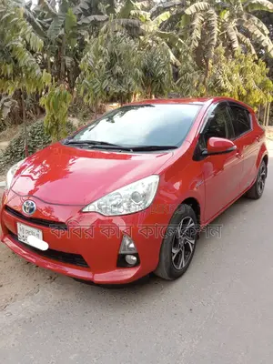 Toyota Aqua hybrid 2013