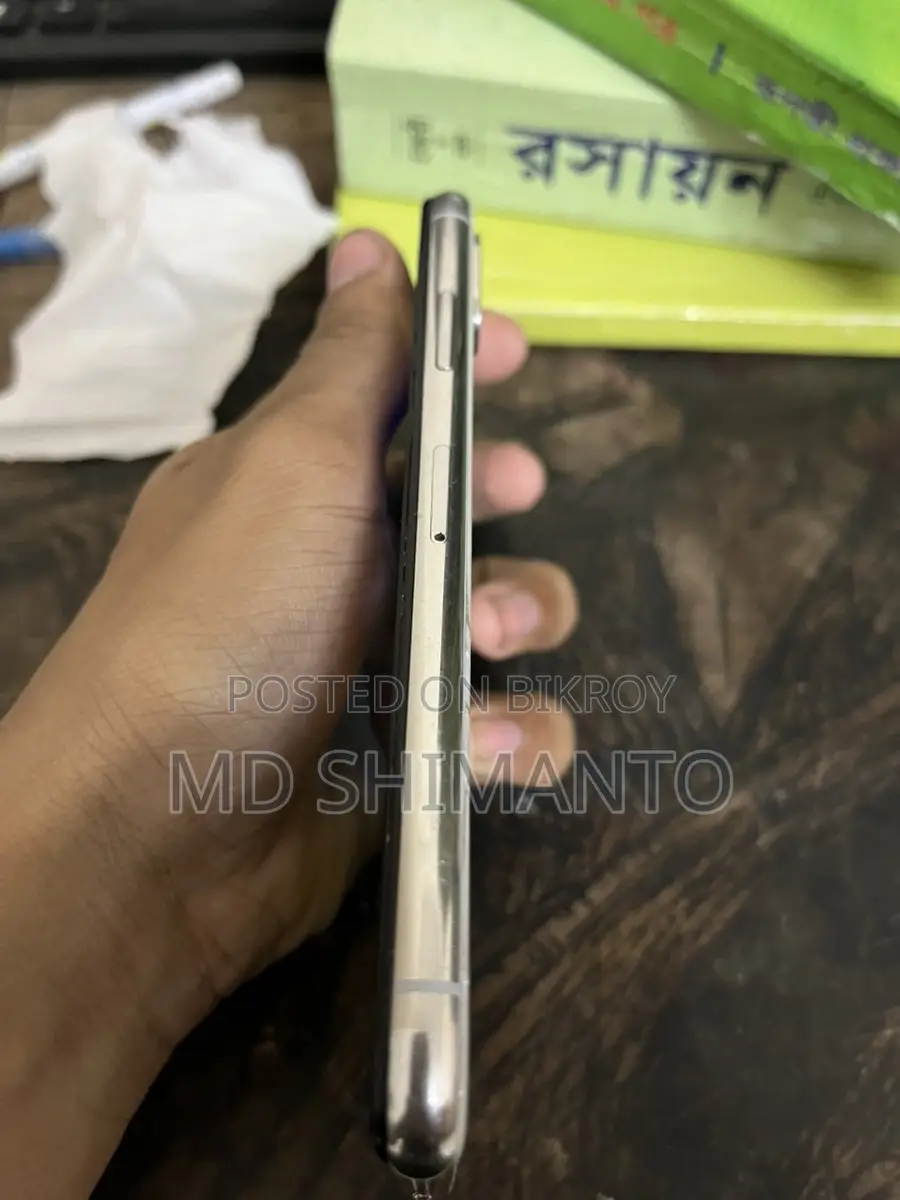 Apple iPhone X (Used)
