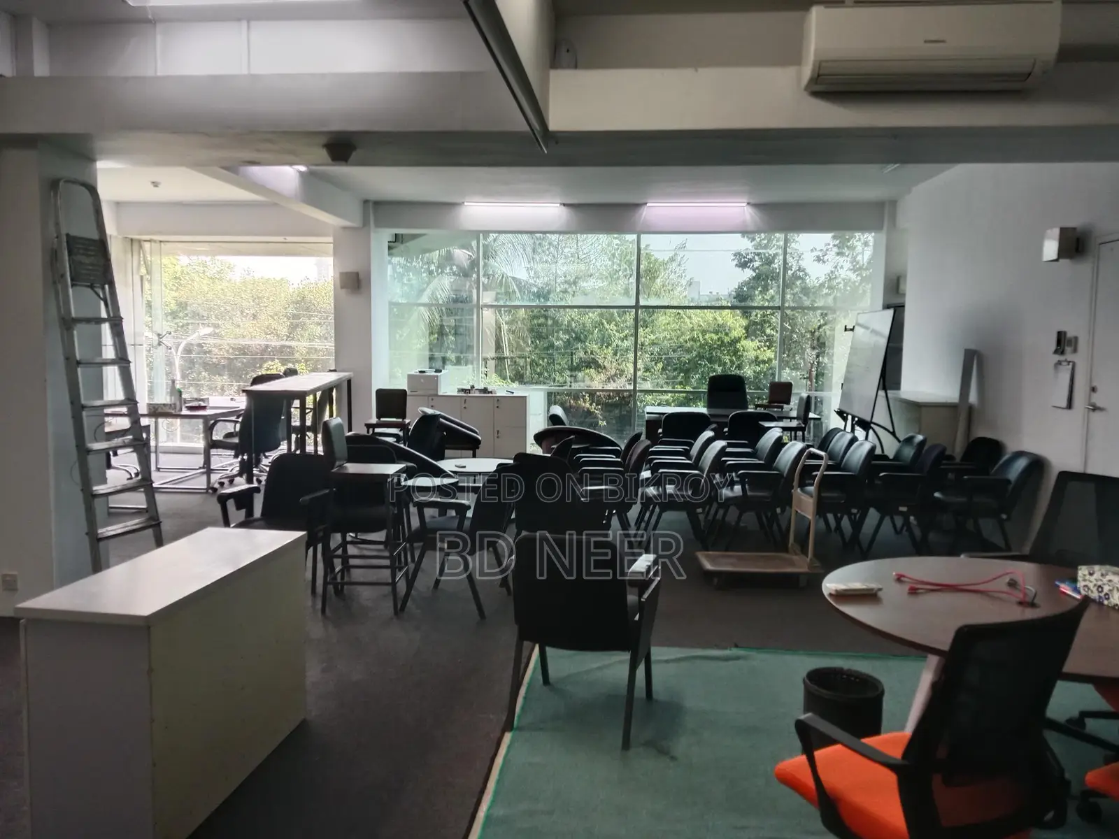 Fully commercial unfurnish 6000 sft office space available in banani 11