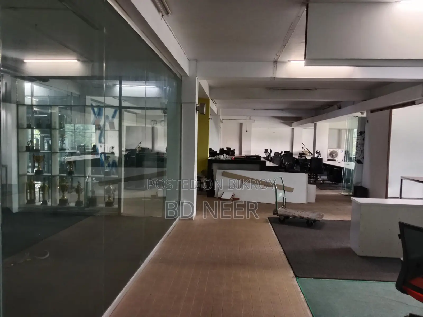 Fully commercial unfurnish 6000 sft office space available in banani 11