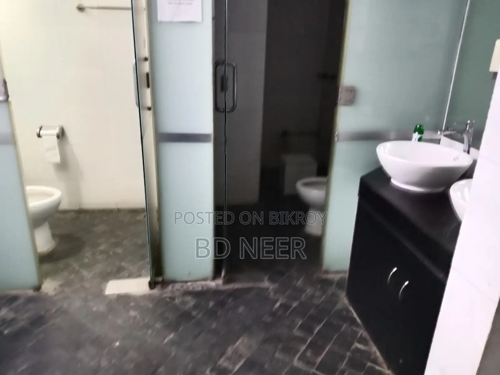 Fully commercial unfurnish 6000 sft office space available in banani 11