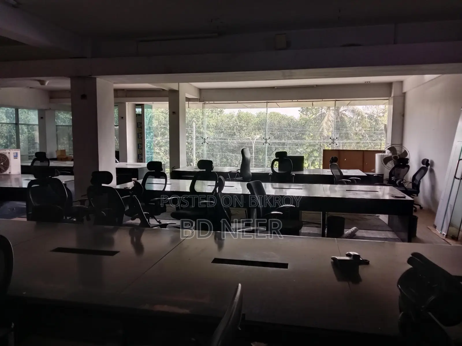Fully commercial unfurnish 6000 sft office space available in banani 11