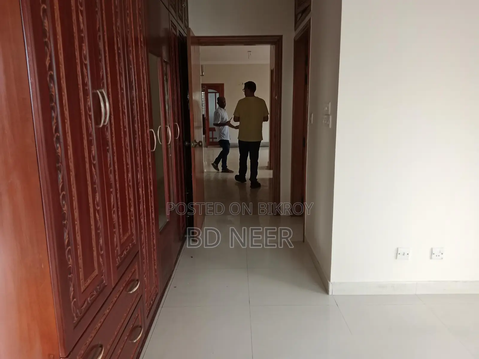 গুলশান ২ উত্তর দিকে ৩২৫০ বর্গফুটের চমৎকার ৪ বেডরুমের অ্যাপার্টমেন্ট খালি আছে