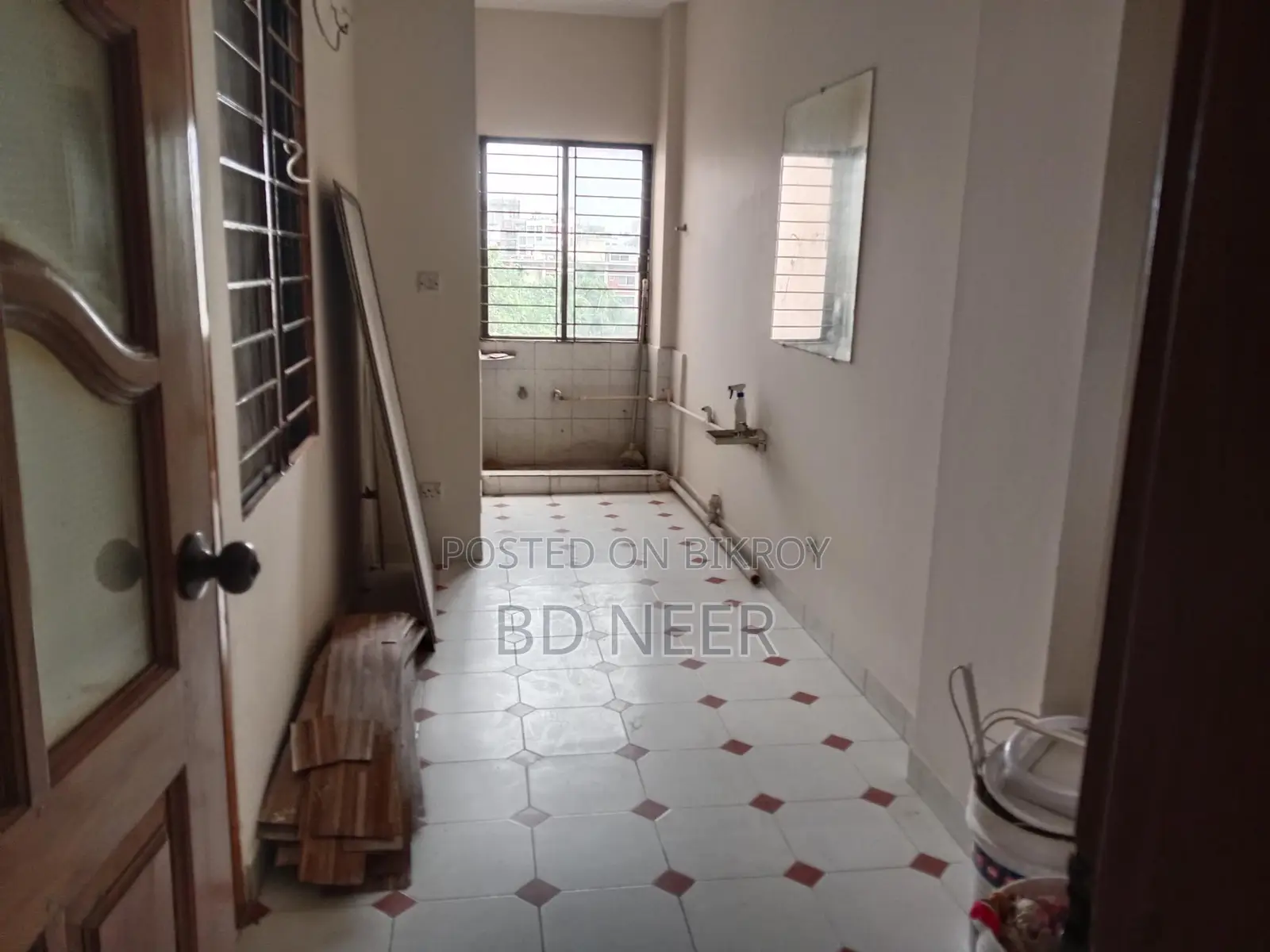 গুলশান ২ উত্তর দিকে ৩২৫০ বর্গফুটের চমৎকার ৪ বেডরুমের অ্যাপার্টমেন্ট খালি আছে