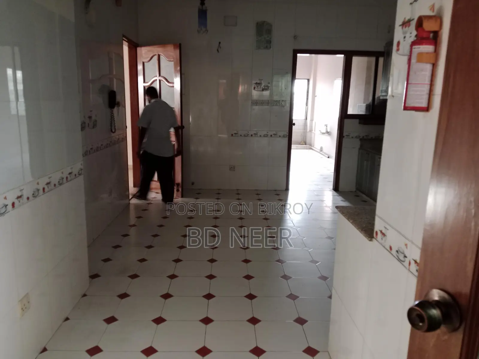 গুলশান ২ উত্তর দিকে ৩২৫০ বর্গফুটের চমৎকার ৪ বেডরুমের অ্যাপার্টমেন্ট খালি আছে