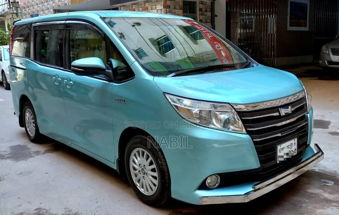 Toyota Noah 2014
