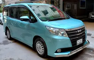 Toyota Noah 2014