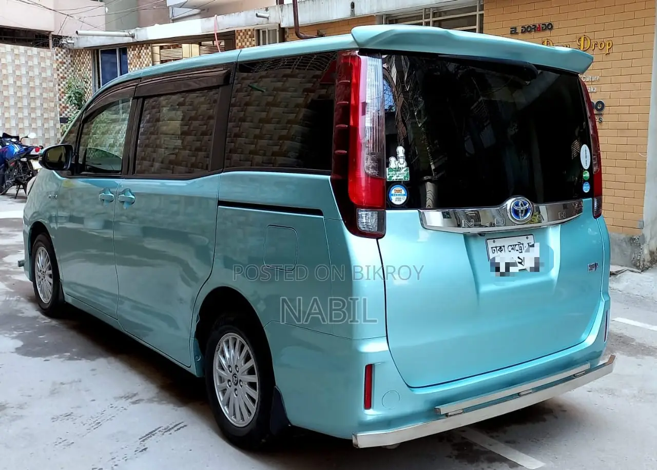 Toyota Noah 2014