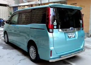 Toyota Noah 2014