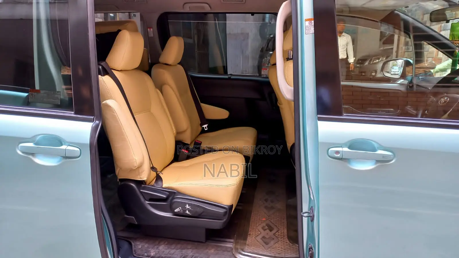Toyota Noah 2014