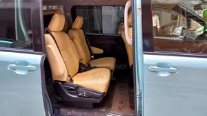 টয়োটা নোয়াহ ২০১৪