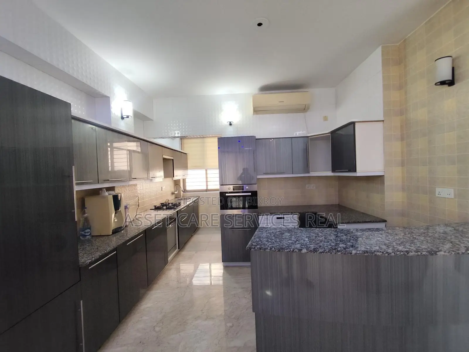 Luxury 3Bed Fully-Furnishid Apartment Rent Baridhara Diplomatic Zone