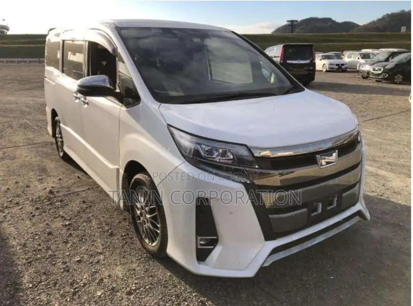 Toyota Noah Hybrid WXB V-3/4 AP 2021