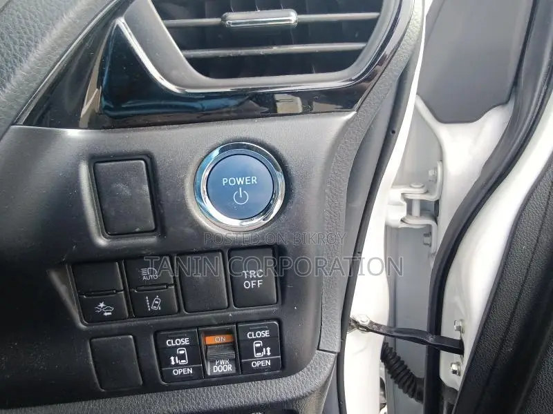 Toyota Noah Hybrid WXB V-3/4 AP 2021