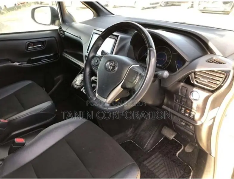 Toyota Noah Hybrid WXB V-3/4 AP 2021