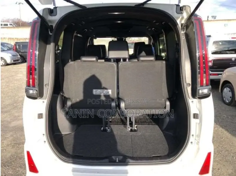 Toyota Noah Hybrid WXB V-3/4 AP 2021
