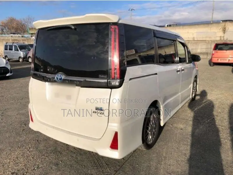 Toyota Noah Hybrid WXB V-3/4 AP 2021