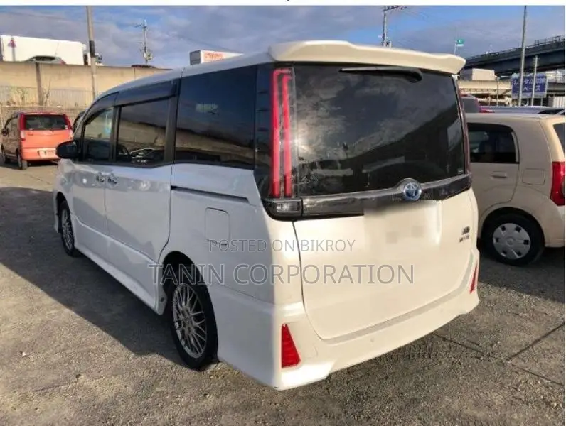 Toyota Noah Hybrid WXB V-3/4 AP 2021