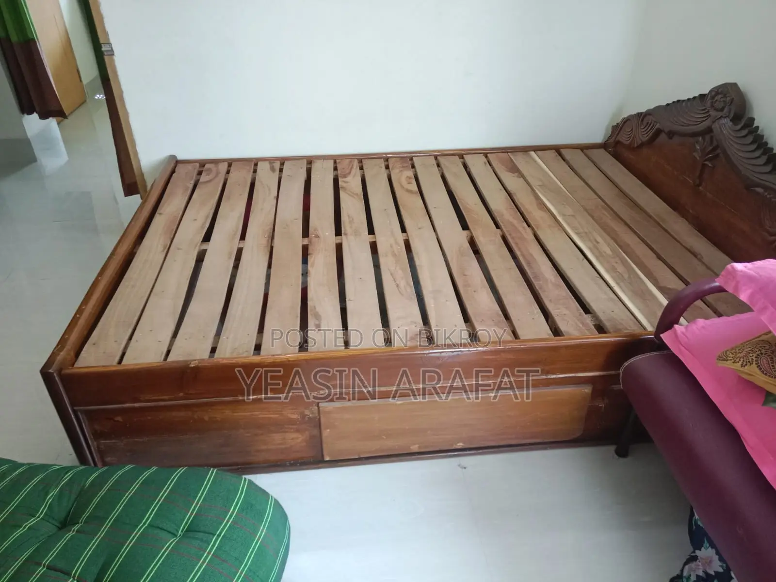 সেগুন কাঠের সুন্দর মজবুত একটি বেড।