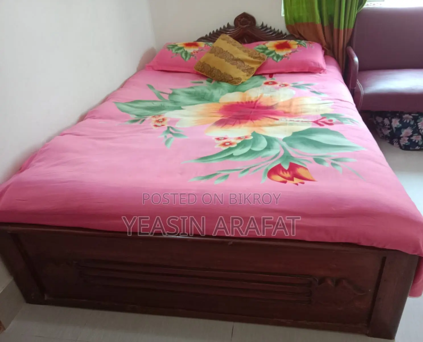 সেগুন কাঠের সুন্দর মজবুত একটি বেড।