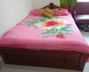 সেগুন কাঠের সুন্দর মজবুত একটি বেড।