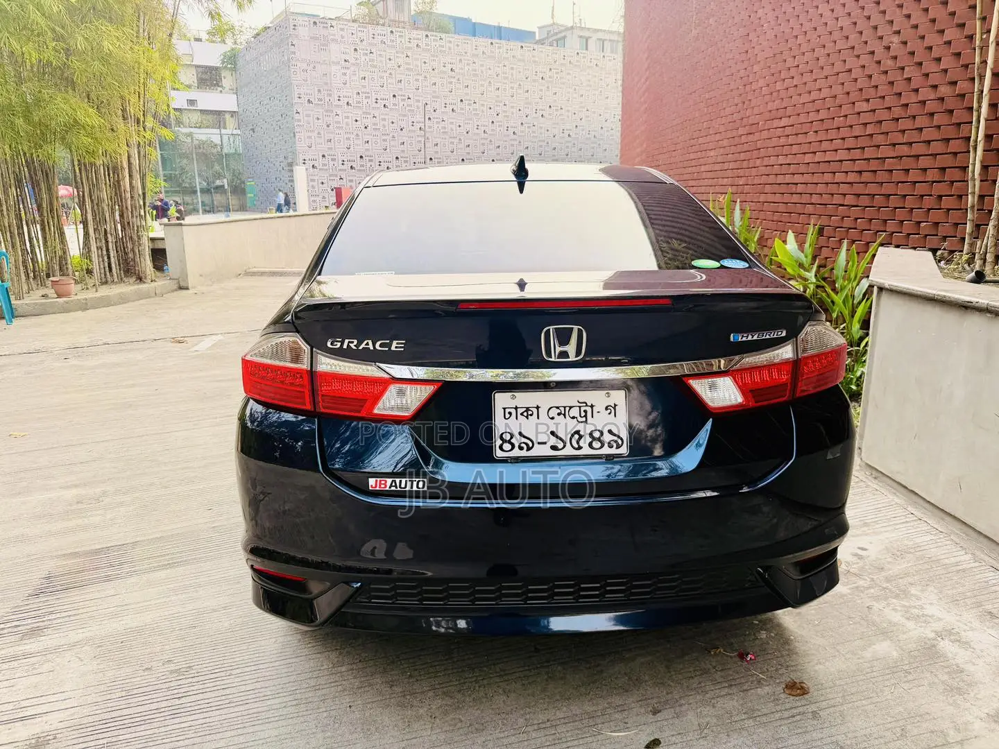 Honda Grace 2017