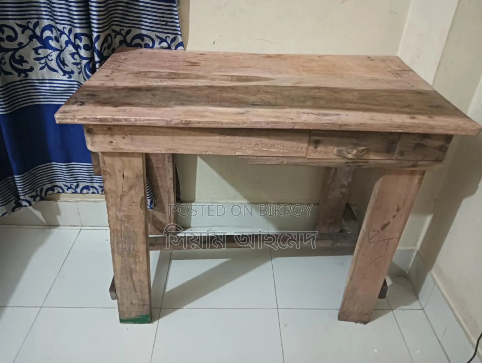 পড়ার টেবিল