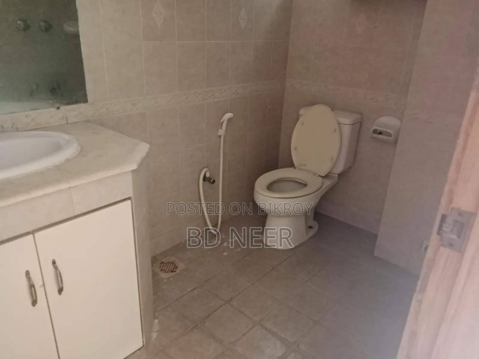 nice looking 2900 sft 4 Bed room apt available in Gulshan