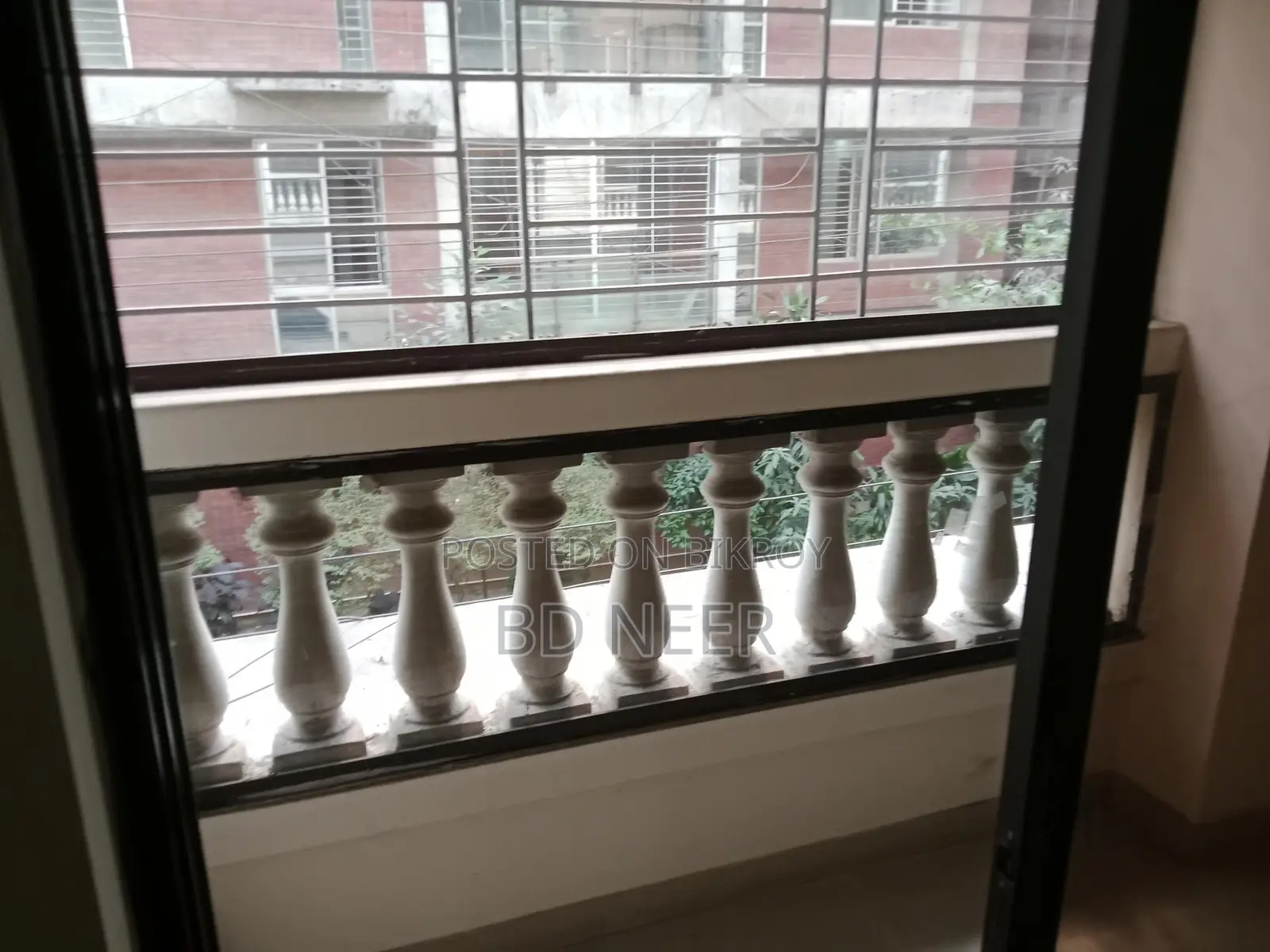 nice looking 2900 sft 4 Bed room apt available in Gulshan