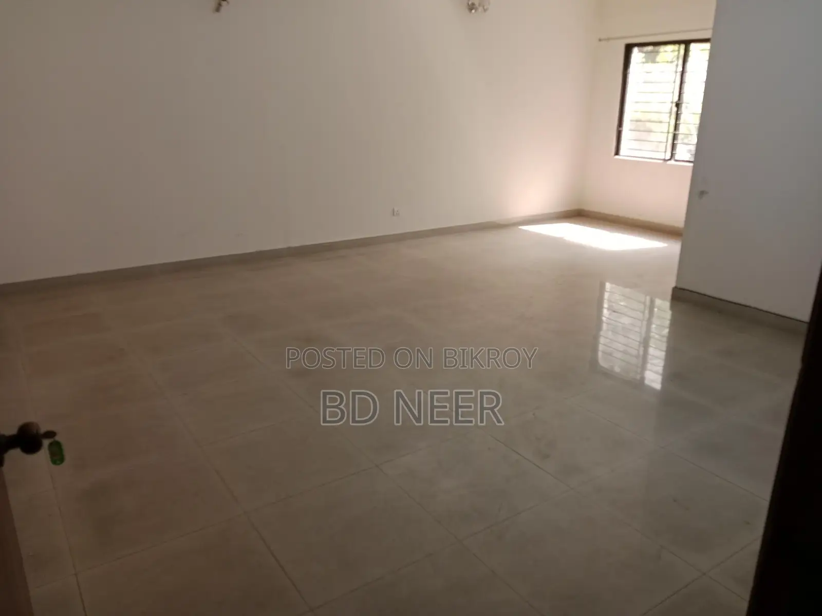 nice looking 2900 sft 4 Bed room apt available in Gulshan