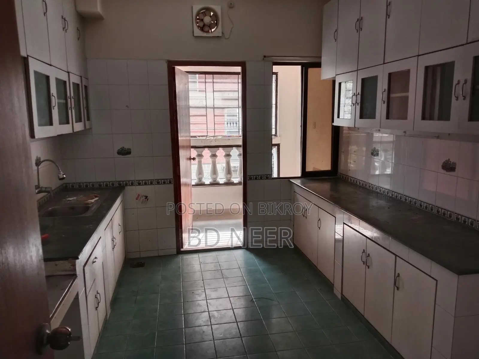 nice looking 2900 sft 4 Bed room apt available in Gulshan