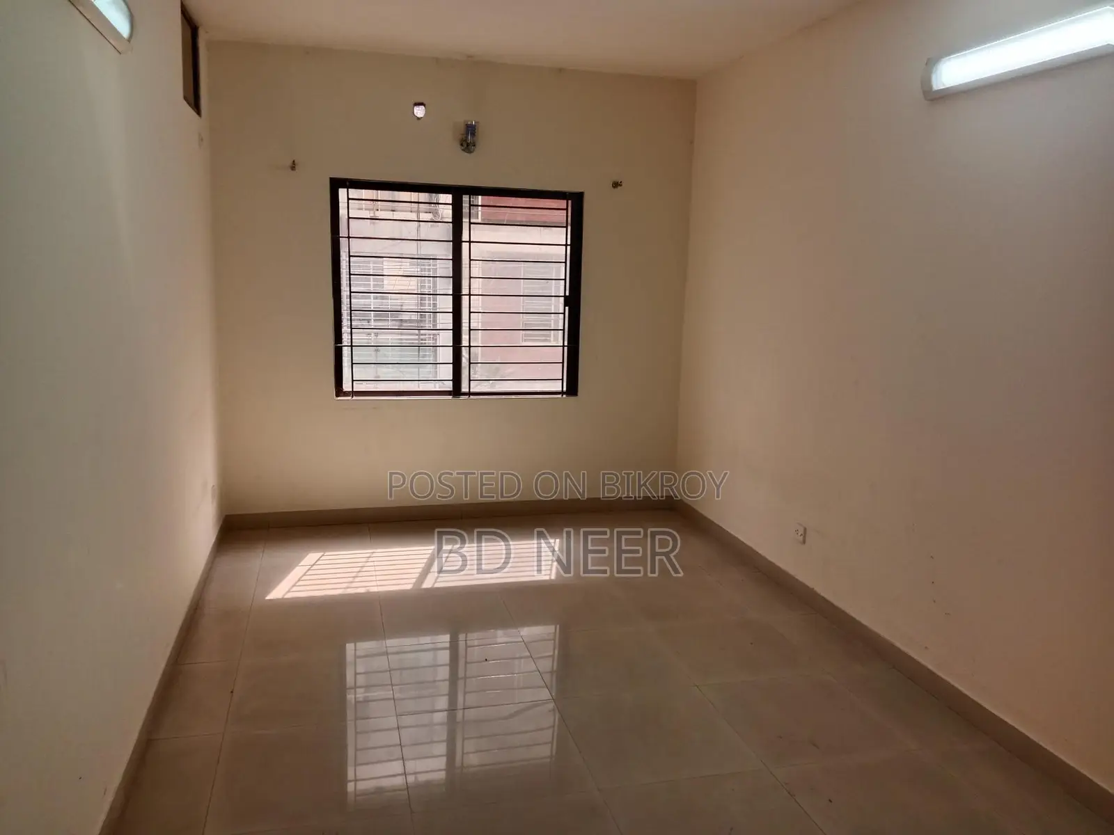 nice looking 2900 sft 4 Bed room apt available in Gulshan
