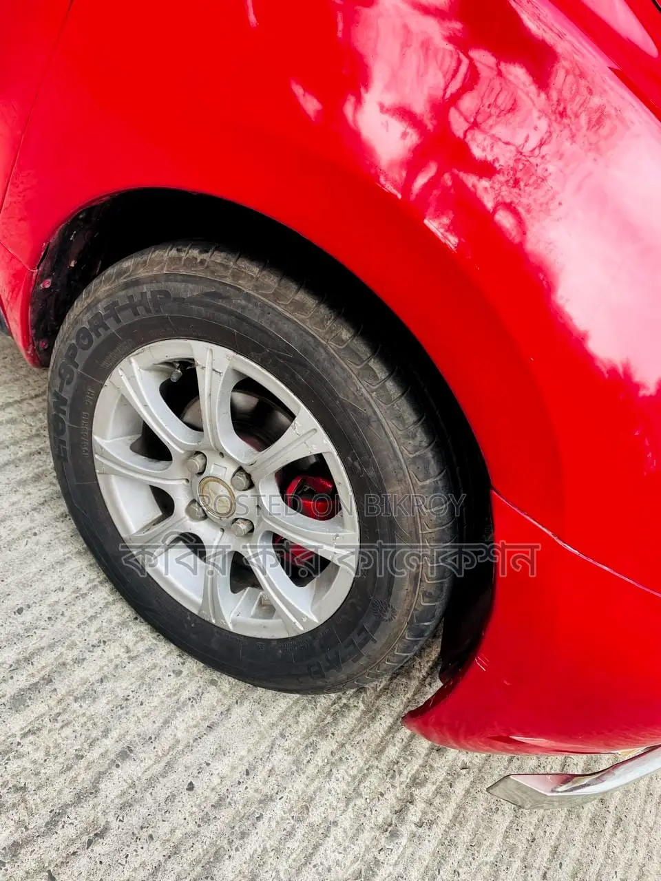 Toyota ist red 2004