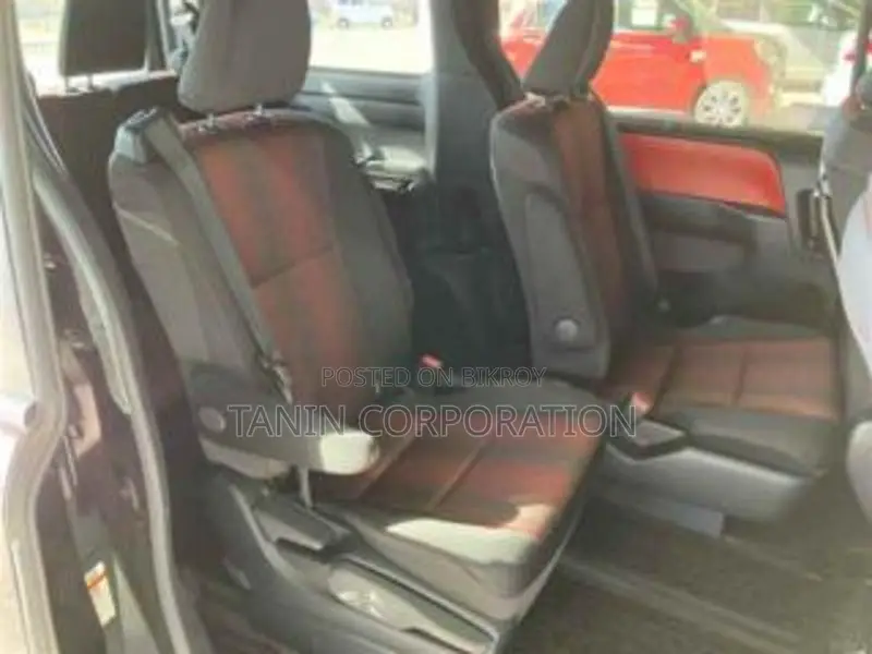 Toyota Voxy Hybrid ZS 2021