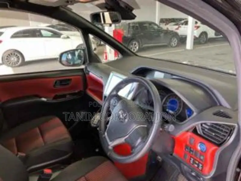 Toyota Voxy Hybrid ZS 2021