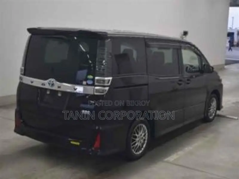 Toyota Voxy Hybrid ZS 2021