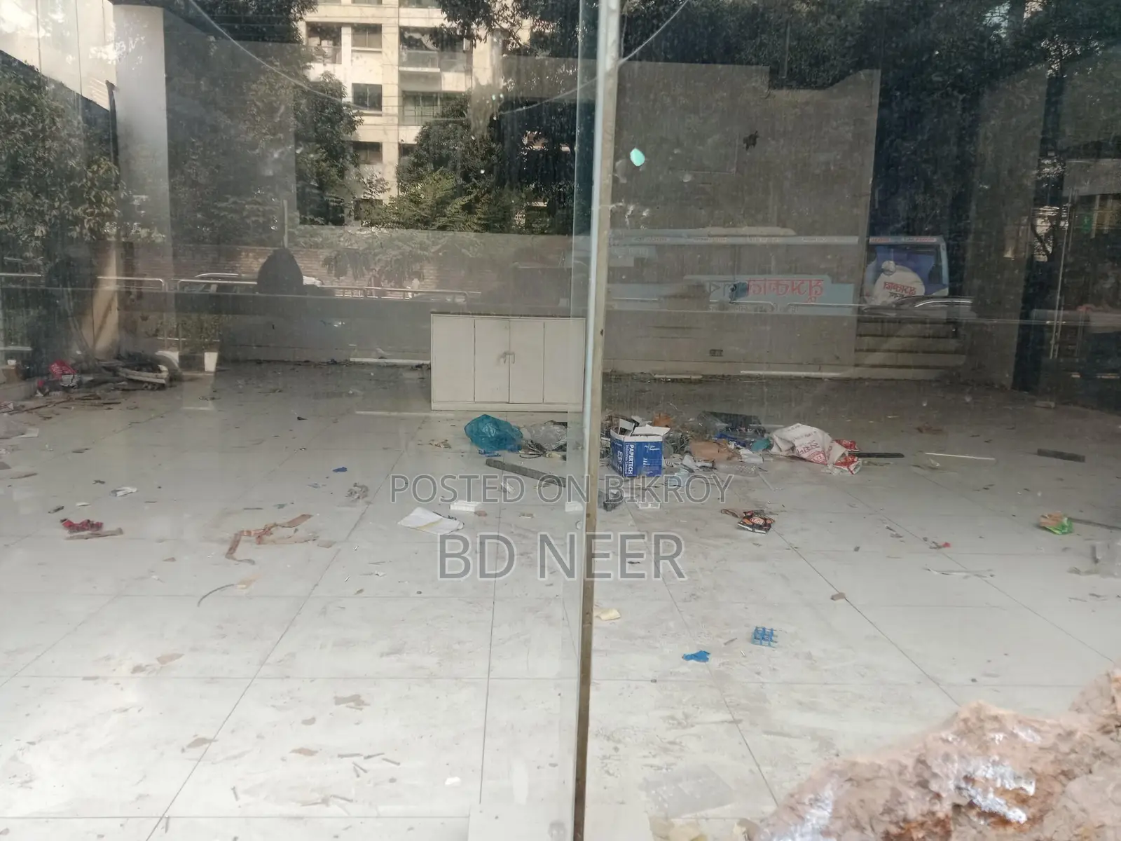commercial 1600 sft coffee shop/ Show room rent in banani 11