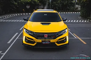 Honda Civic Sport 4dr Hatchback (1.5L 4cyl) 2017 Yellow