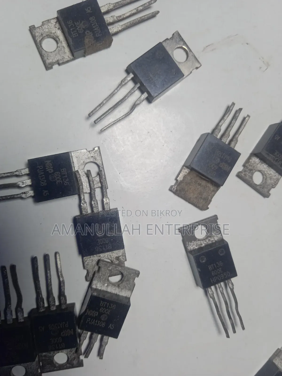 Triac Bt136/Bt136 (03 Pcs)