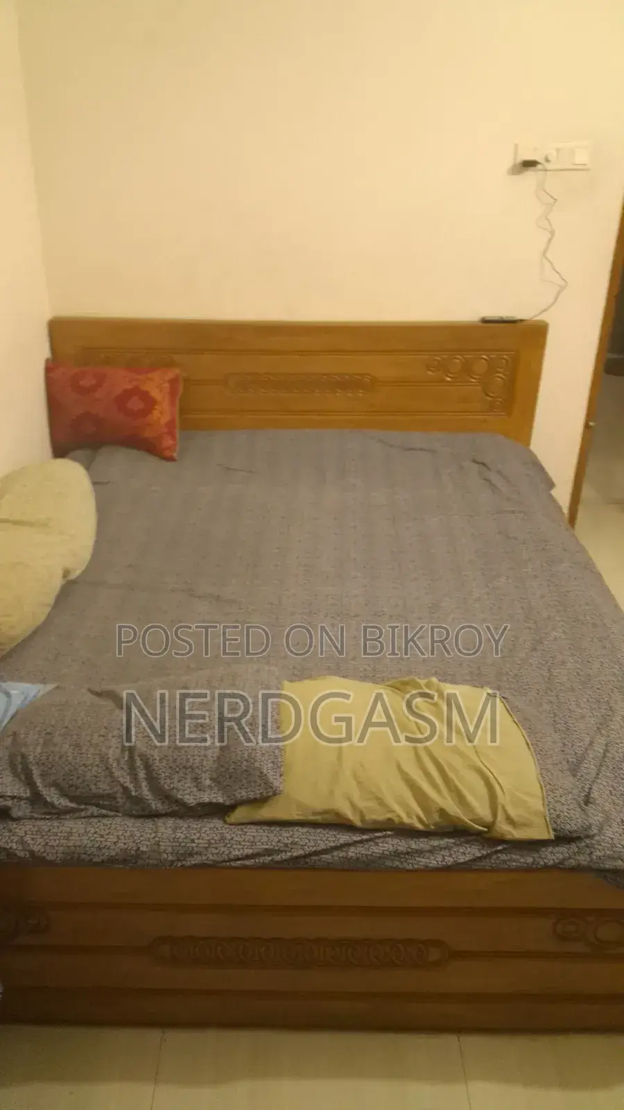 Segun Wood Bed