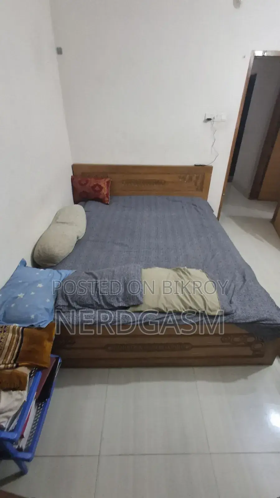 Segun Wood Bed