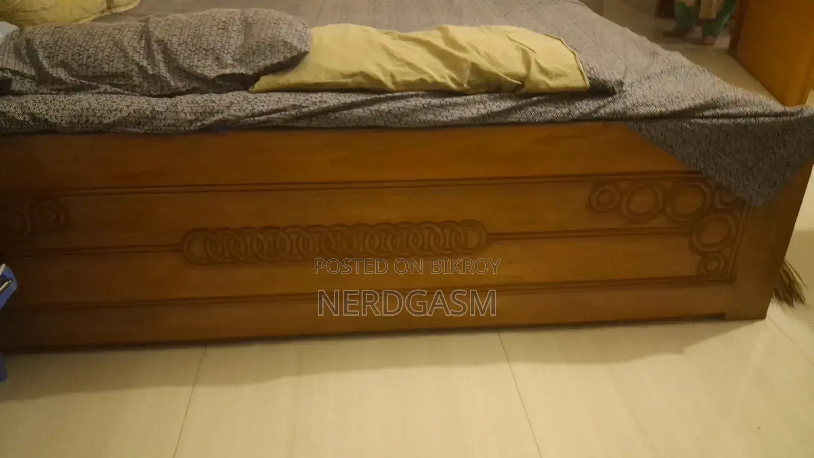 Segun Wood Bed