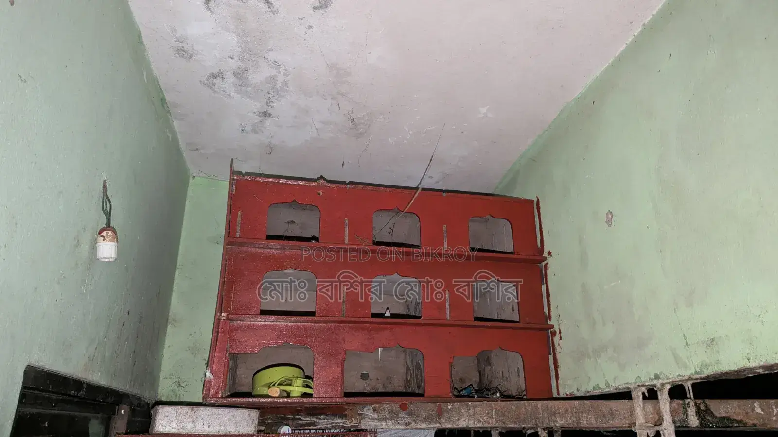 একটি নয়কোভের কবুতরের টং বিক্রি করা হবে