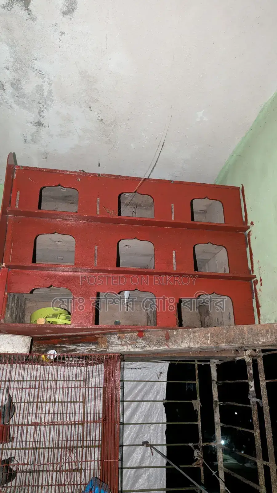 একটি নয়কোভের কবুতরের টং বিক্রি করা হবে