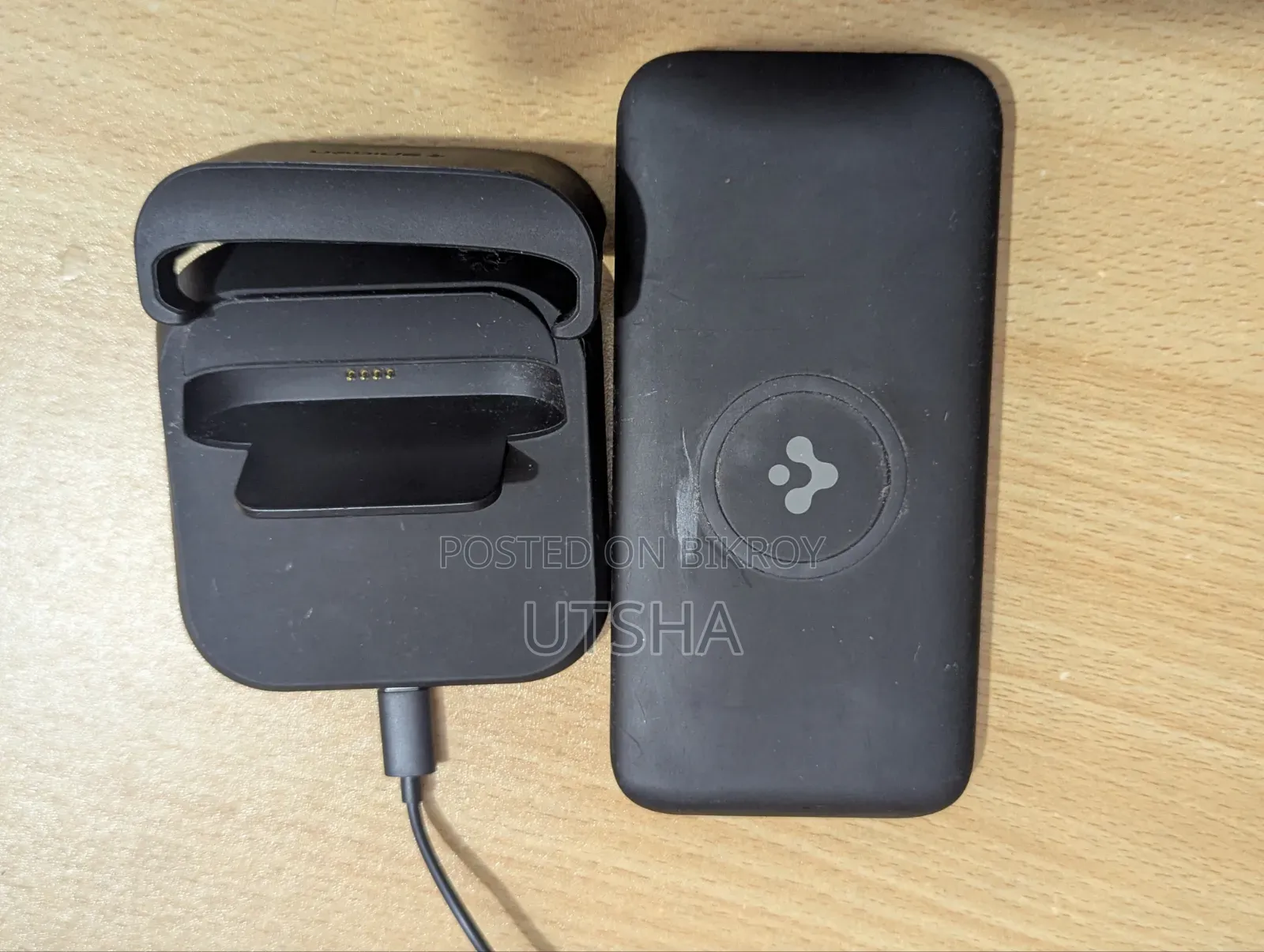 Spigen Wireless Charger + Powerbank