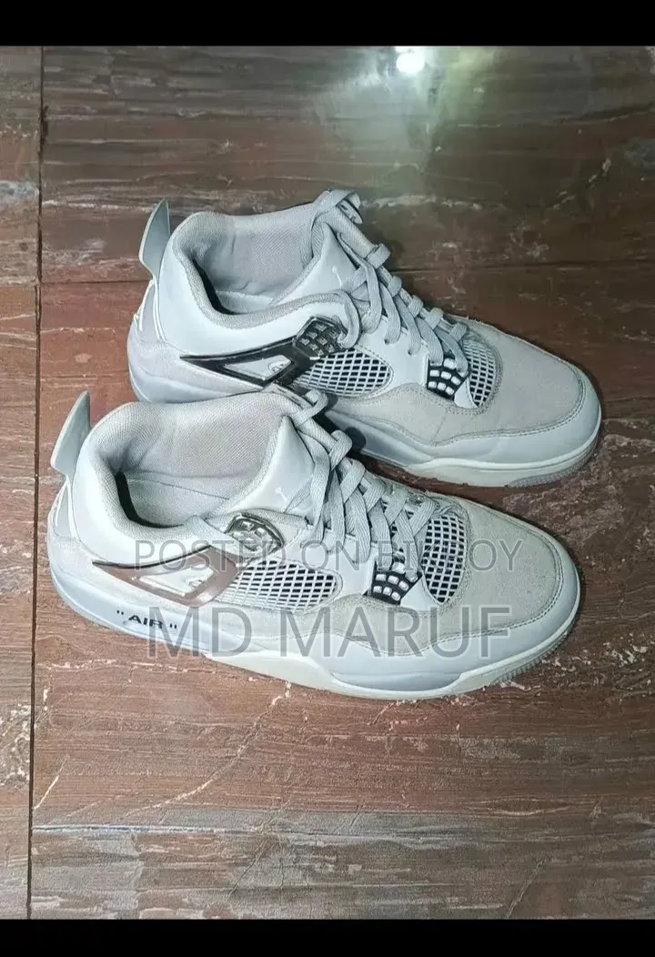 Jordan 4 Frozen Moment