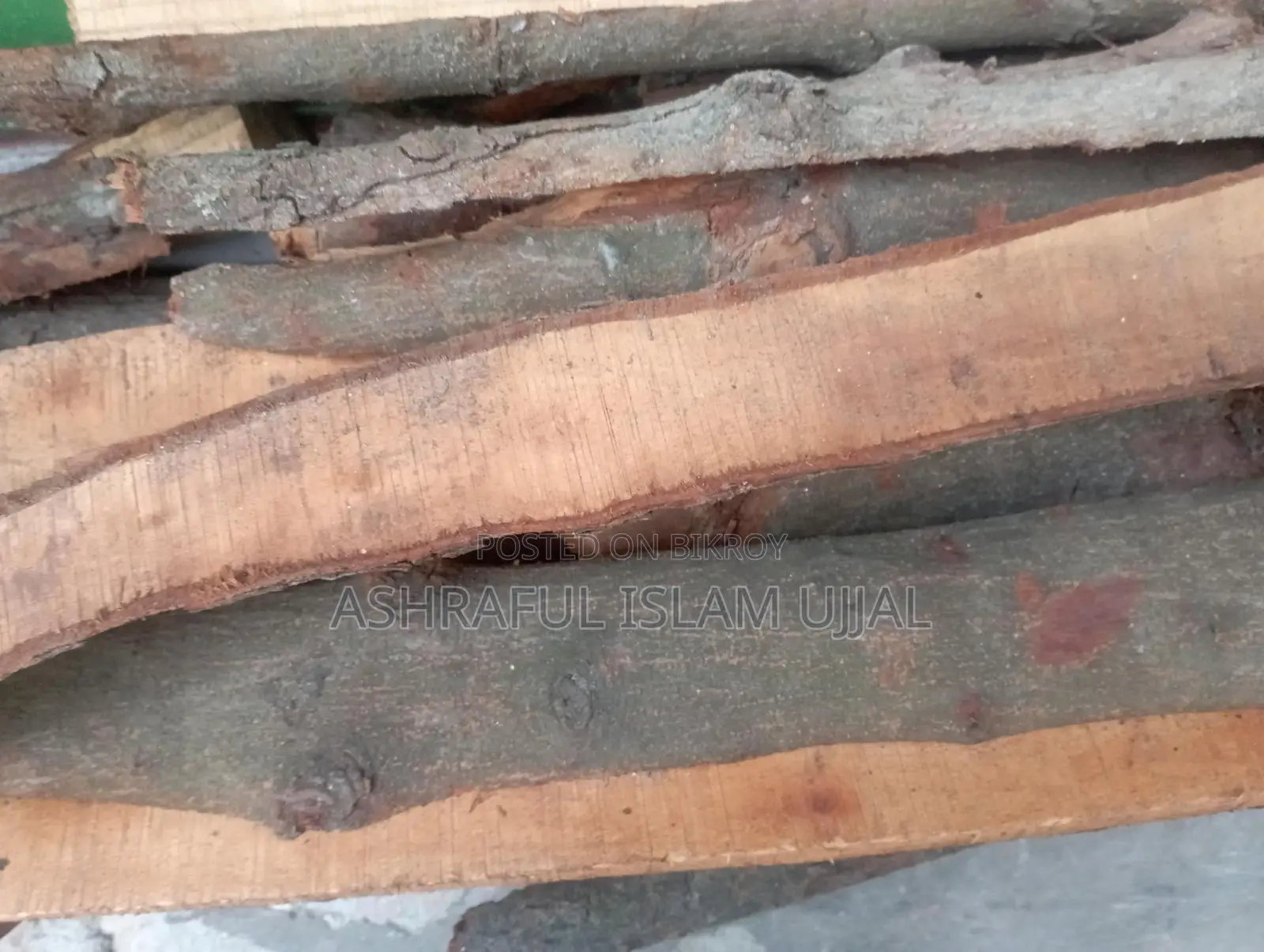 শুকনো মেহগনি ও আম ঘড়ি ২০ মন বিক্রয় করা হইবে