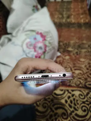 Apple iPhone 6S . (Used)