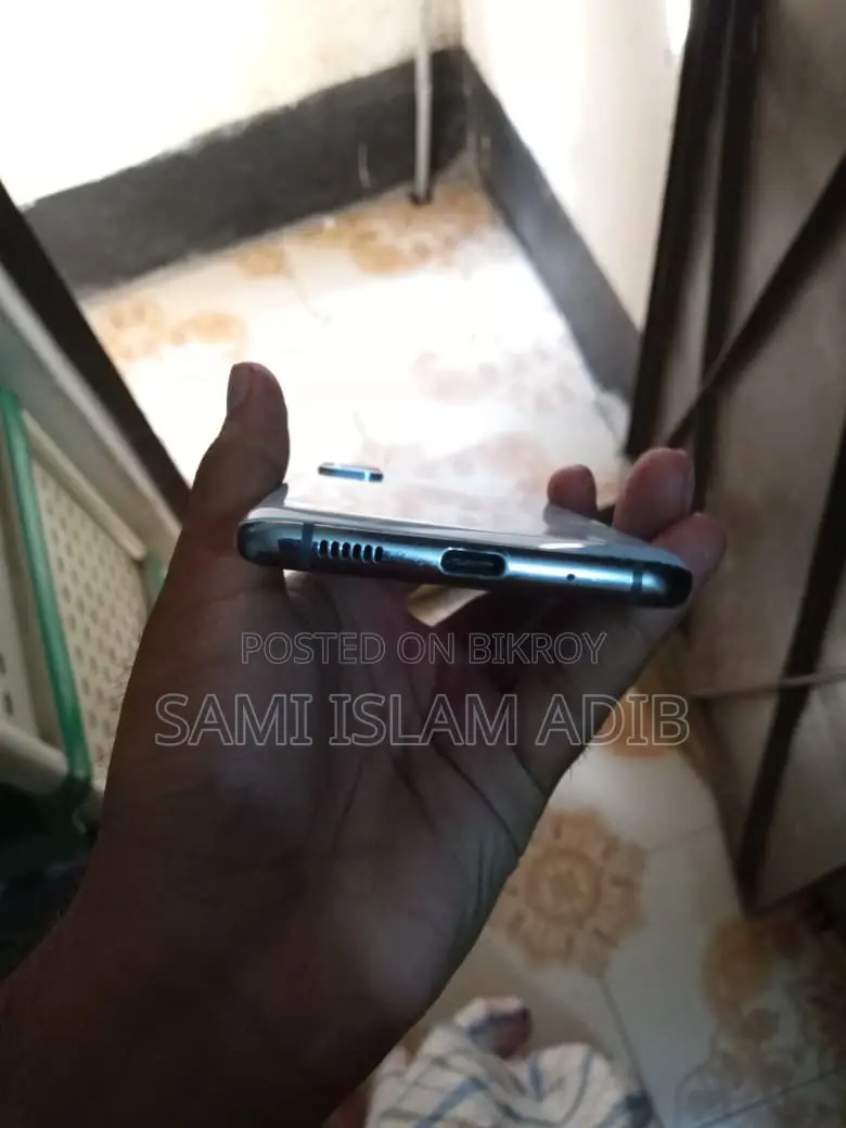 Samsung Galaxy S20 (Used)